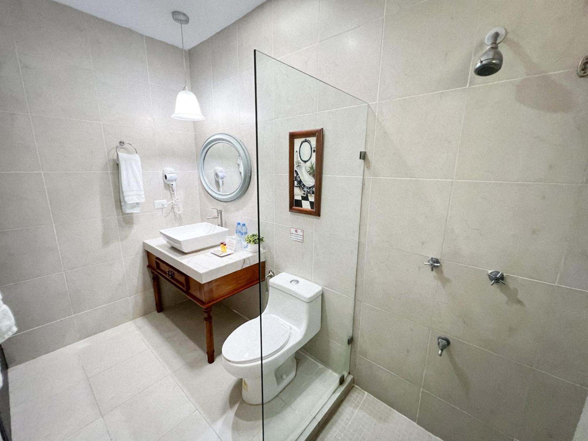 Hotel Fundadores Valladolid  Buitenkant foto