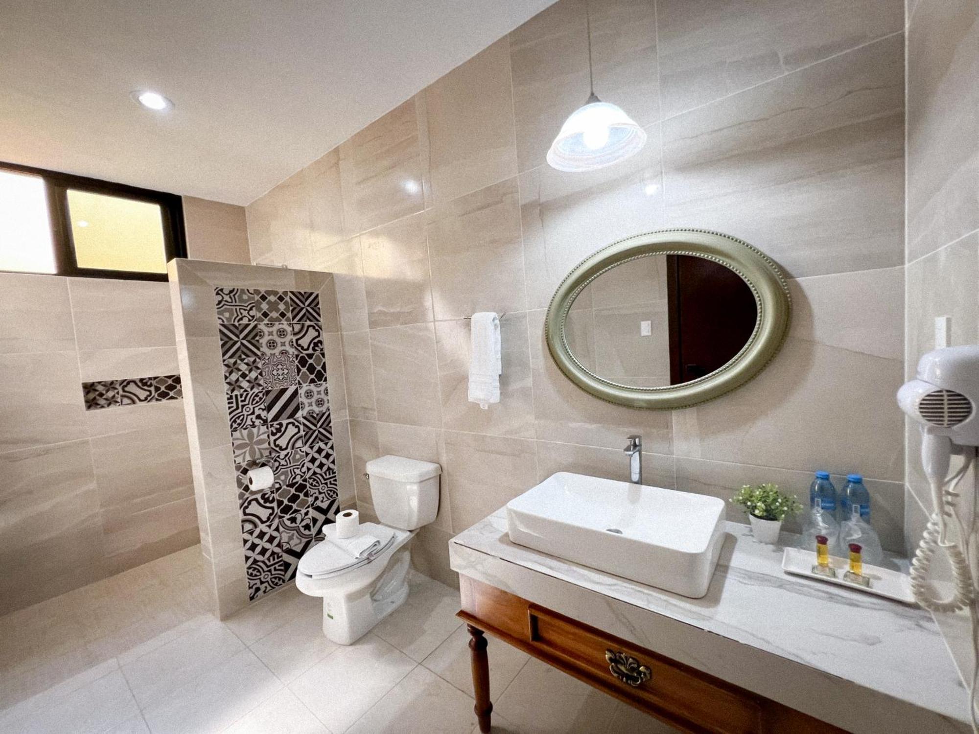 Hotel Fundadores Valladolid  Buitenkant foto